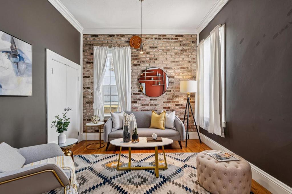 San Francisco, California, 94134, United States, 3 Bedrooms Bedrooms, ,2 BathroomsBathrooms,Residential,For Sale,1943072