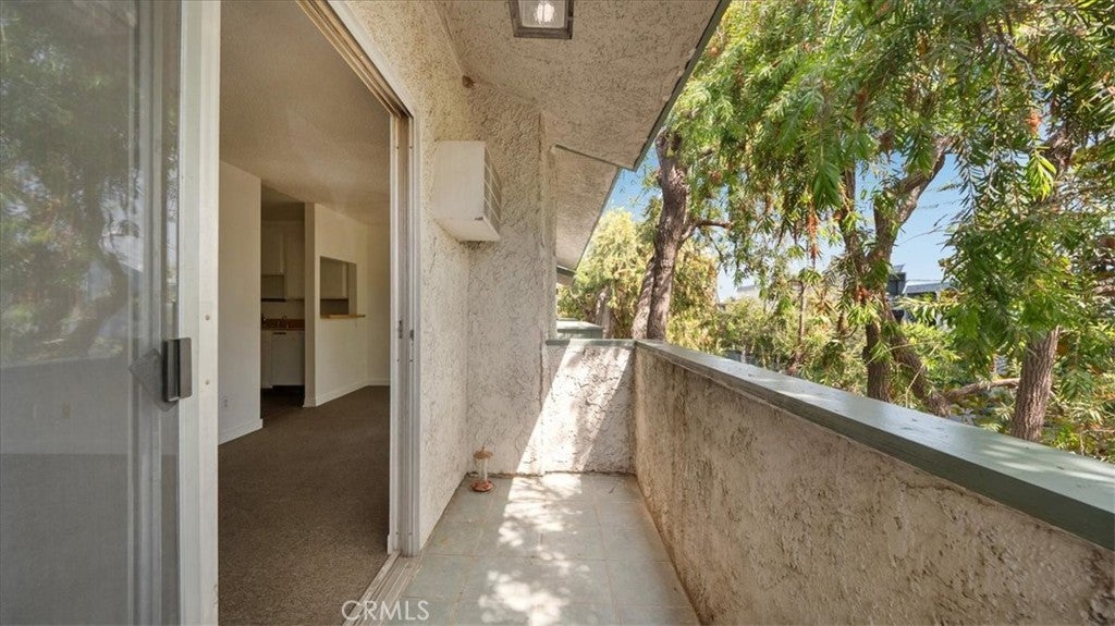 Los Angeles, California, 90034, United States, 2 Bedrooms Bedrooms, ,2 BathroomsBathrooms,Residential,For Sale,2025767