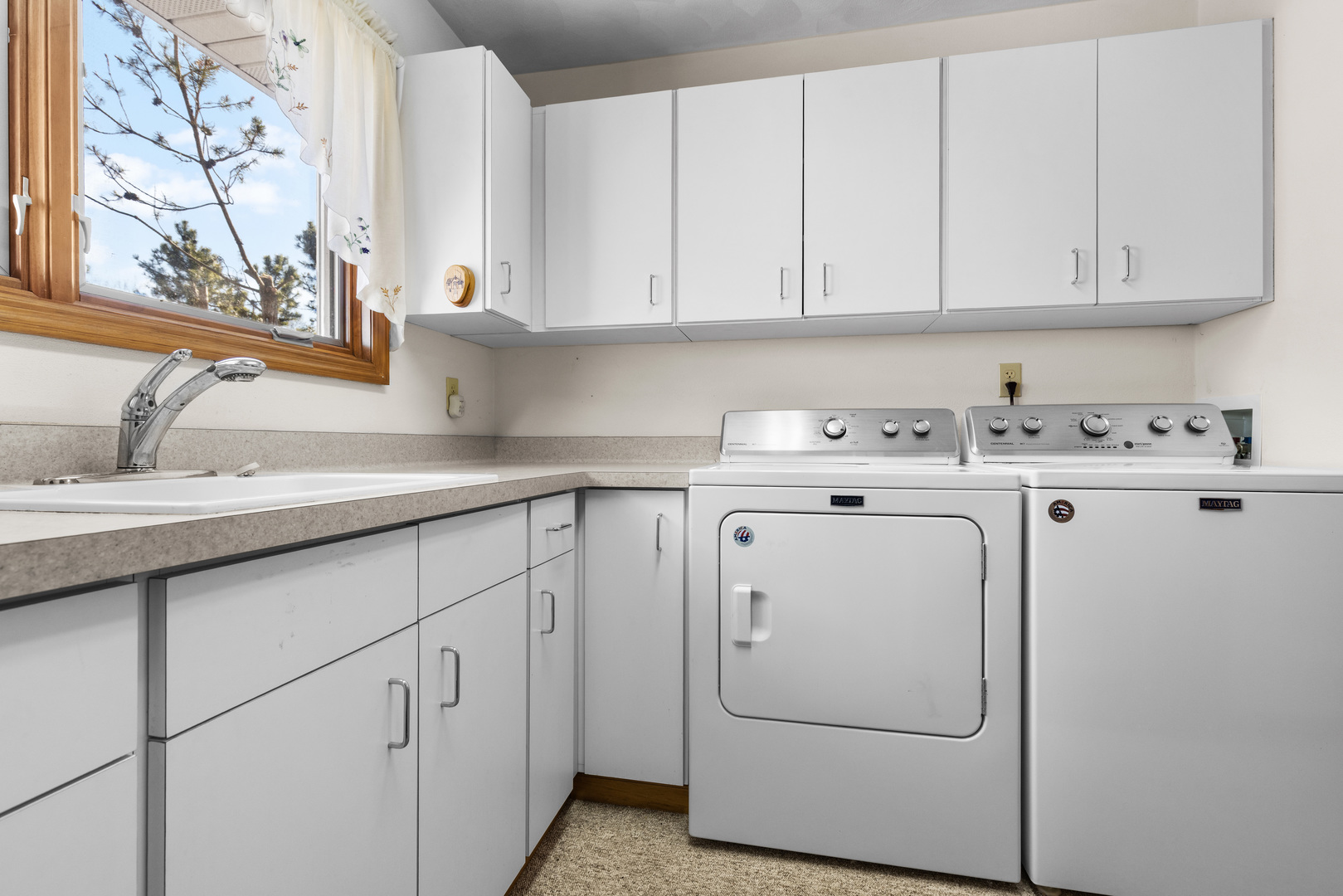 Roscoe, Illinois, 61073, United States, 3 Bedrooms Bedrooms, ,4 BathroomsBathrooms,Residential,For Sale,2011346