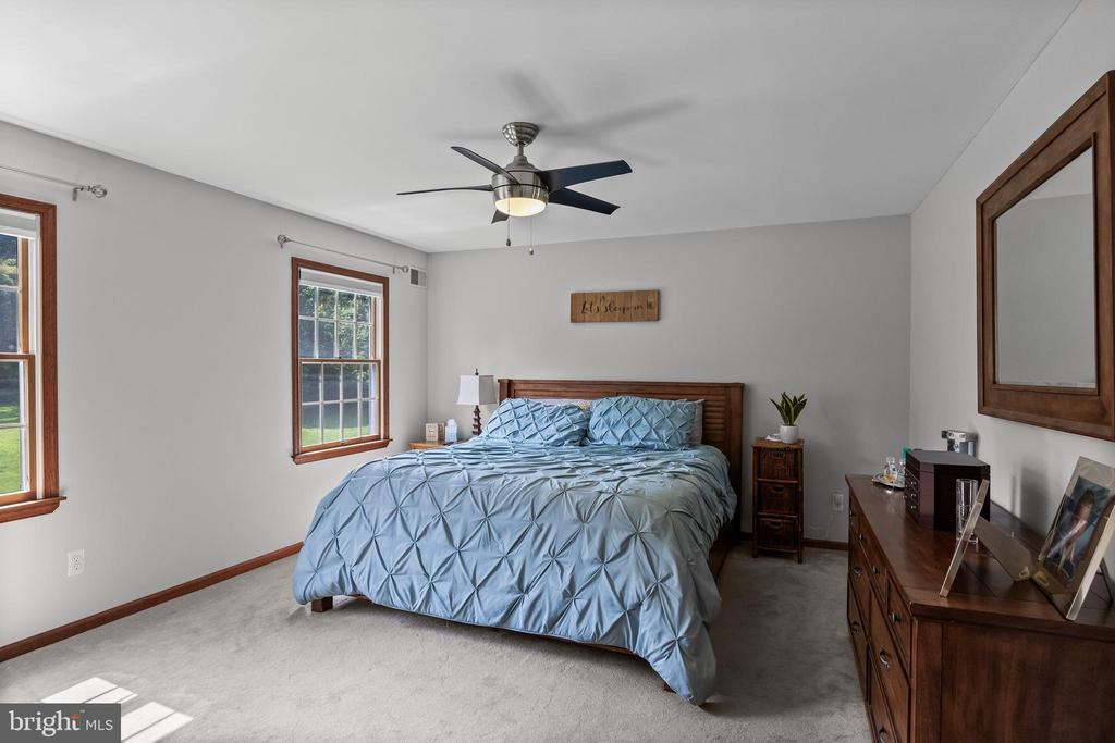 Cream Ridge, New Jersey, 08514, United States, 4 Bedrooms Bedrooms, ,3 BathroomsBathrooms,Residential,For Sale,1902972