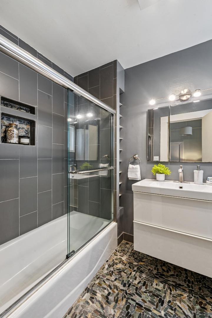 San Francisco, California, 94134, United States, 3 Bedrooms Bedrooms, ,2 BathroomsBathrooms,Residential,For Sale,1943072