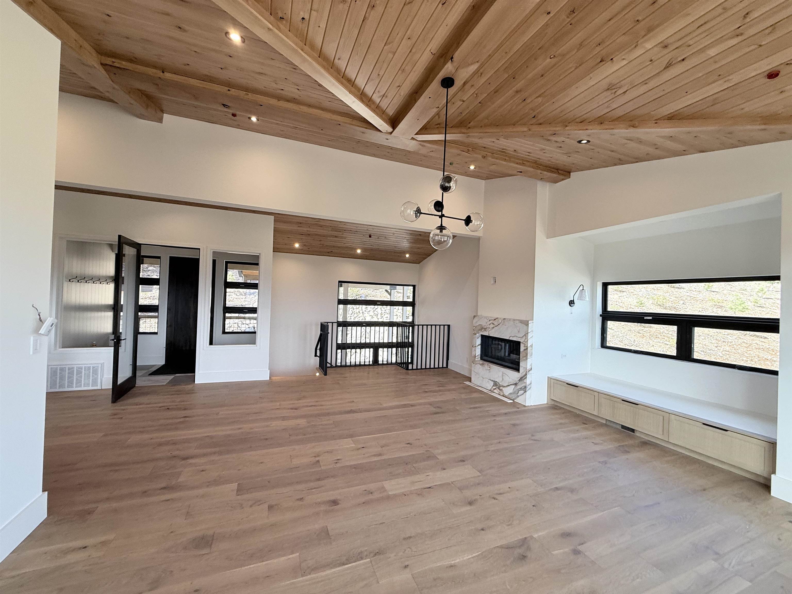 Truckee, California, 96161, United States, 5 Bedrooms Bedrooms, ,5 BathroomsBathrooms,Residential,For Sale,1992888