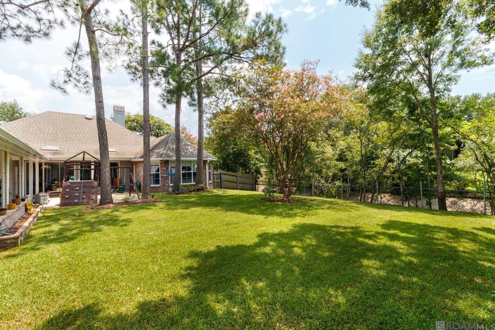 Baton Rouge, Louisiana, 70808, United States, 4 Bedrooms Bedrooms, ,3 BathroomsBathrooms,Residential,For Sale,1935637