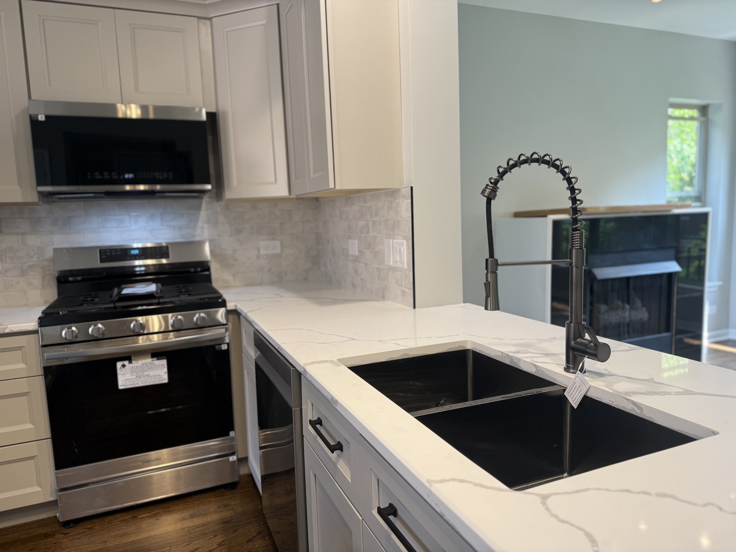 Chicago, Illinois, 60610, United States, 3 Bedrooms Bedrooms, ,3 BathroomsBathrooms,Residential,For Sale,1928637