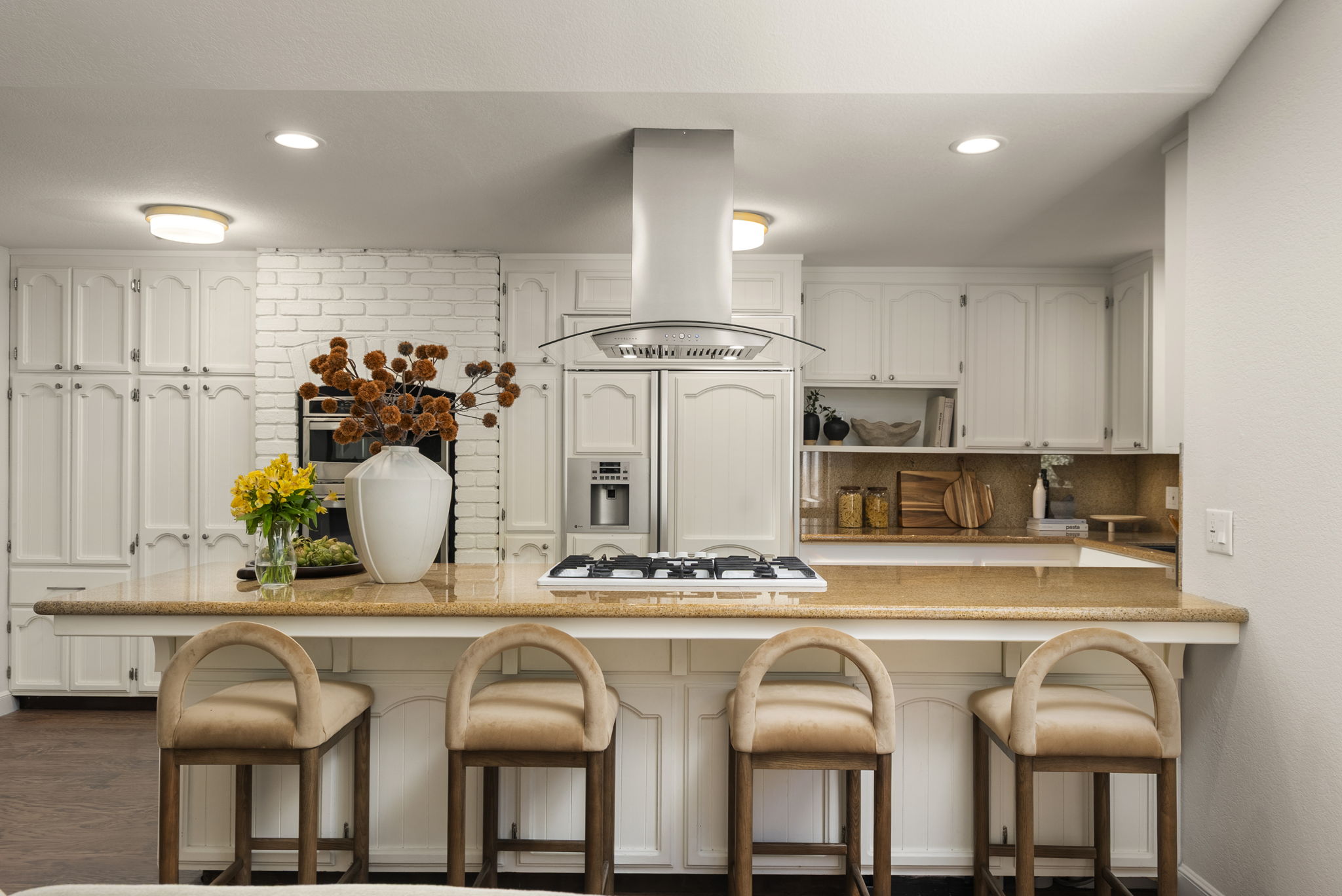  Expansive Residence in Millbrae Highlands - 物件實景