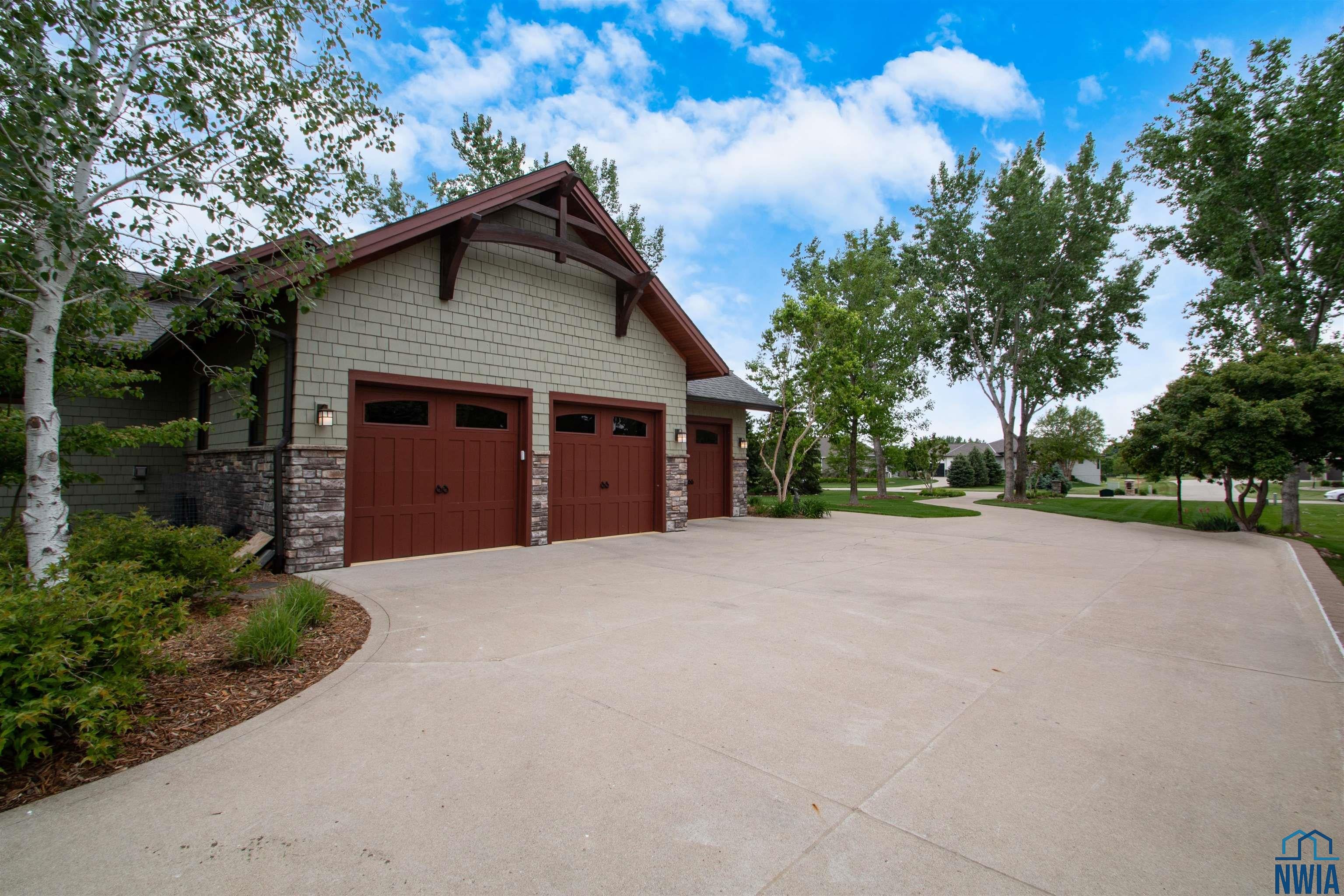 Jefferson, South Dakota, 57038, United States, 5 Bedrooms Bedrooms, ,3 BathroomsBathrooms,Residential,For Sale,1977840