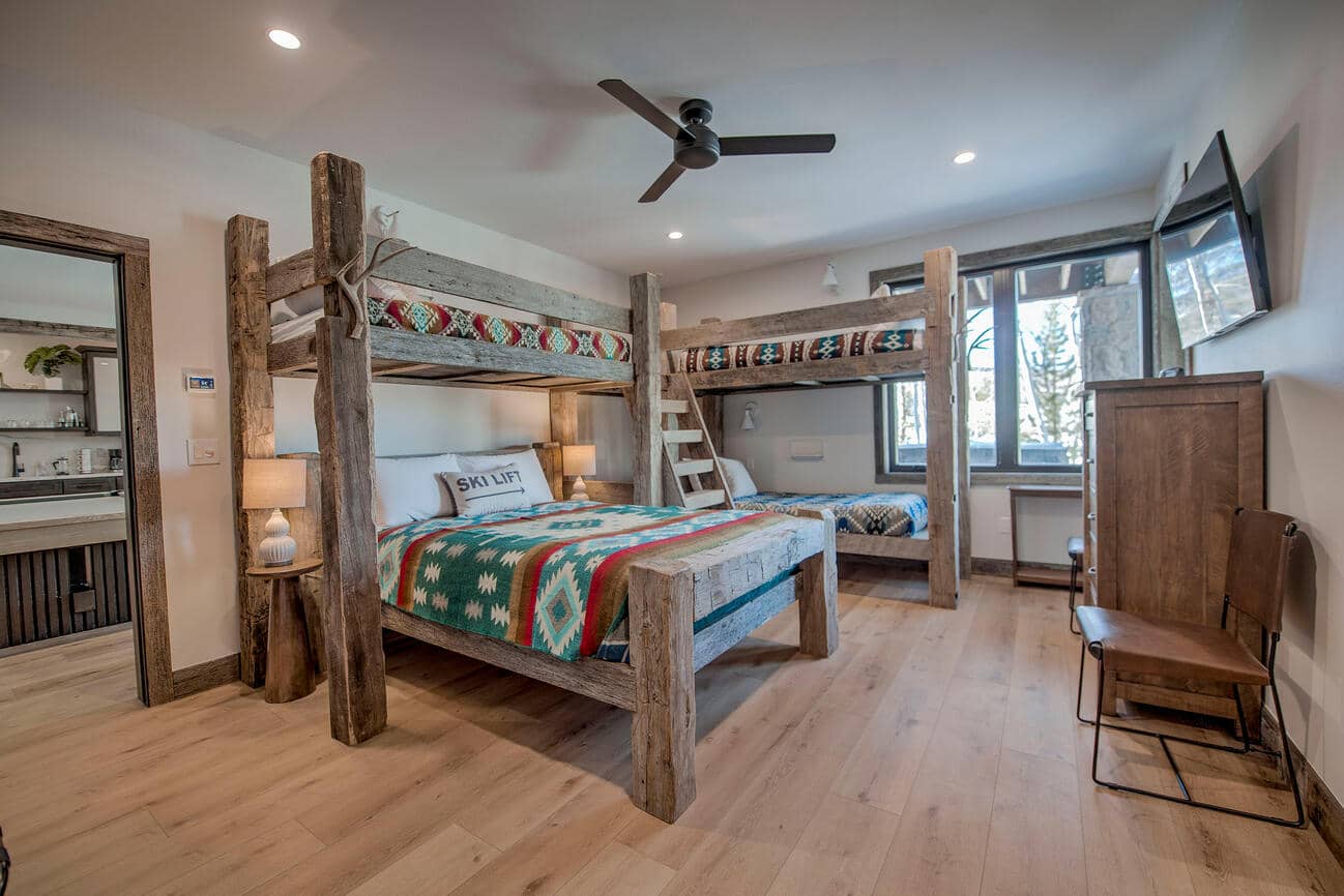 Sevierville, Tennessee, 378762, United States, 4 Bedrooms Bedrooms, ,7 BathroomsBathrooms,Residential,For Sale,1980543