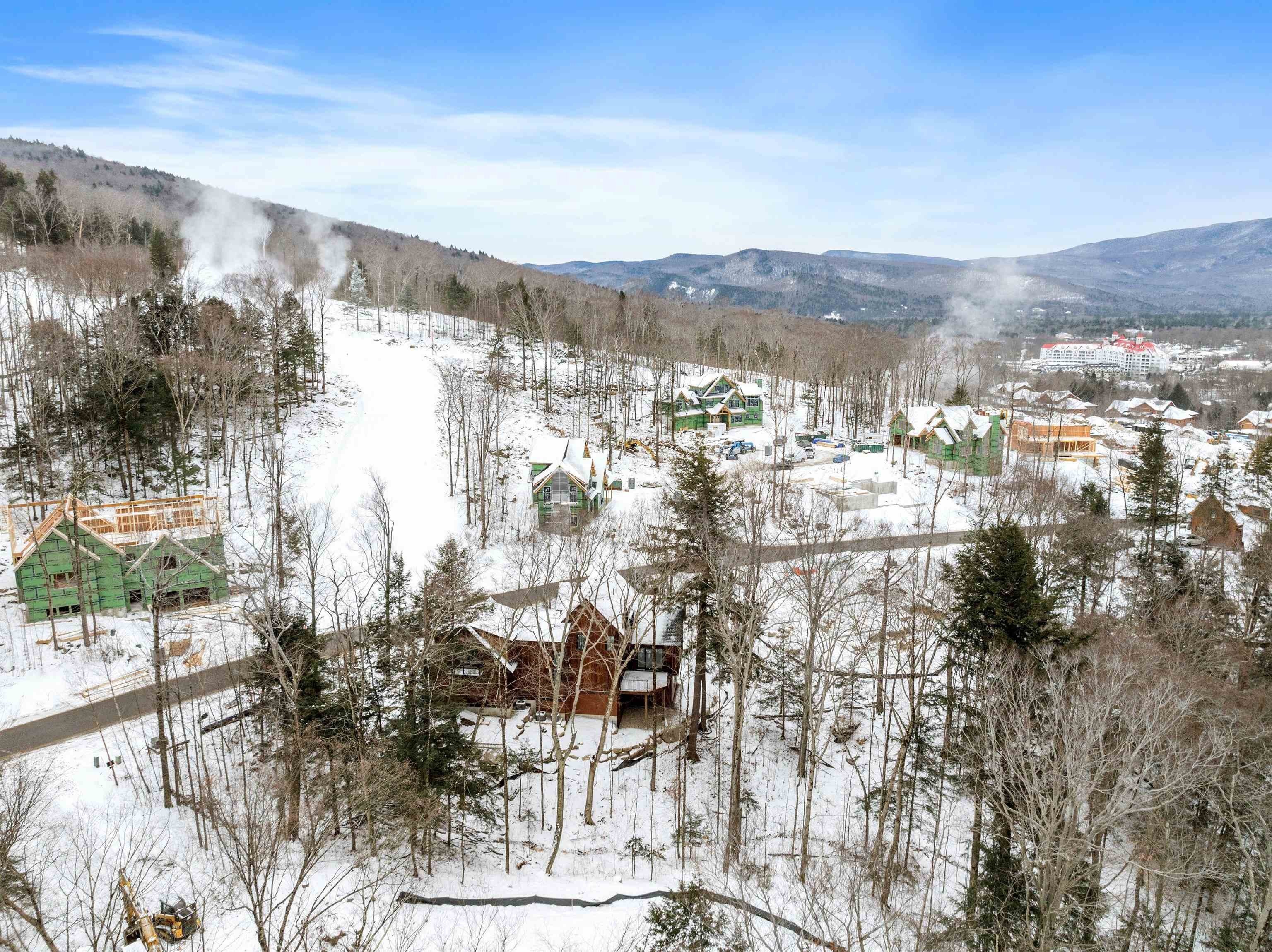 Lincoln, New Hampshire, 03251, United States, 5 Bedrooms Bedrooms, ,5 BathroomsBathrooms,Residential,For Sale,1979766