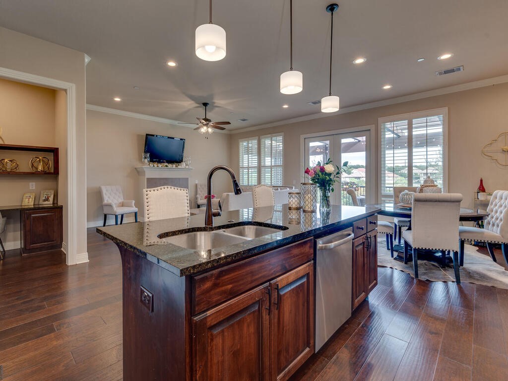 Austin, Texas, 78732, United States, 2 Bedrooms Bedrooms, ,2 BathroomsBathrooms,Residential,For Sale,1849026