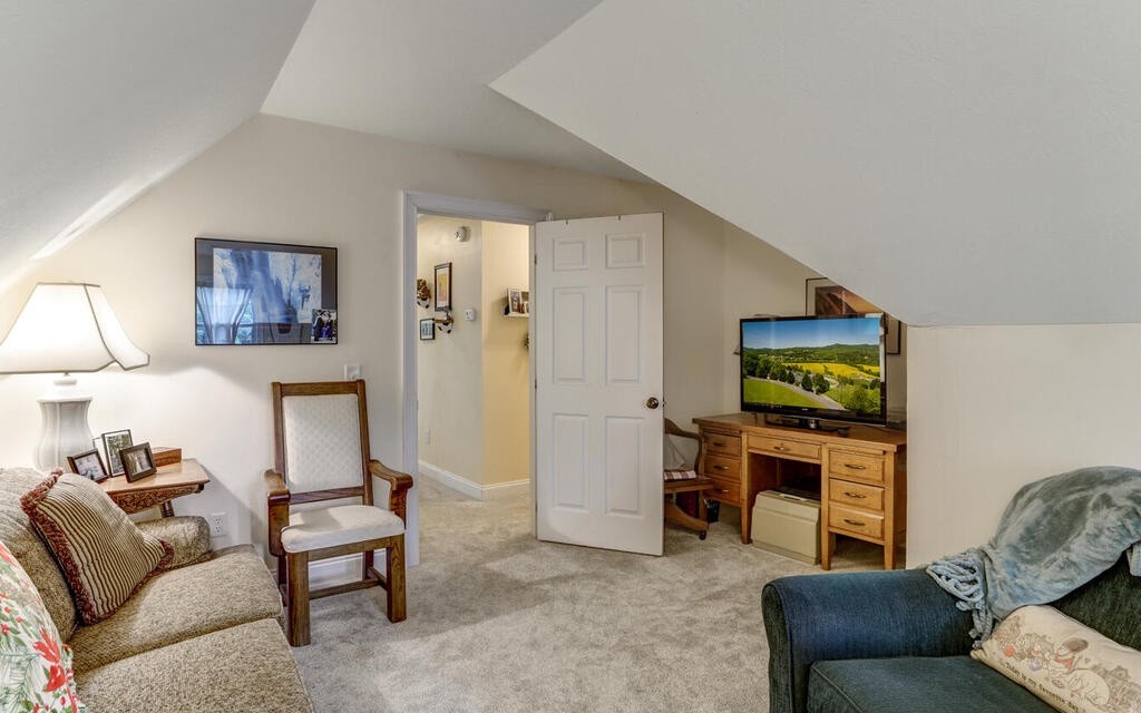 Hayesville, North Carolina, 28904, United States, 4 Bedrooms Bedrooms, ,4 BathroomsBathrooms,Residential,For Sale,1981181