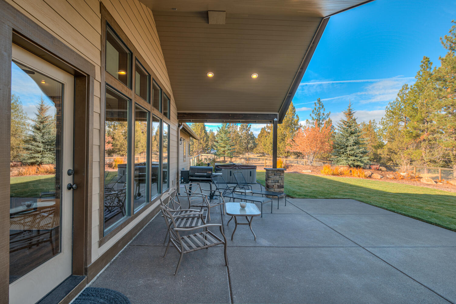 Bend, Oregon, 97703, United States, 3 Bedrooms Bedrooms, ,3 BathroomsBathrooms,Residential,For Sale,1984485