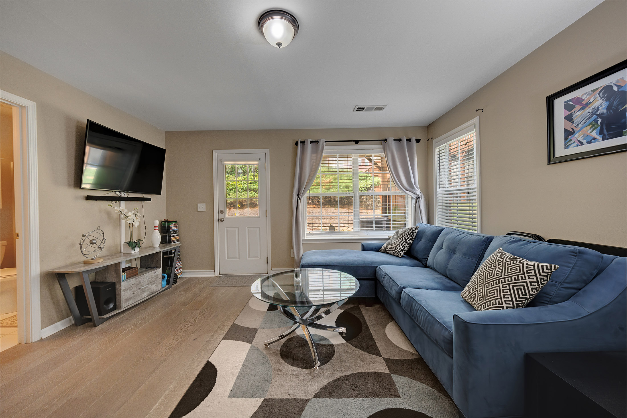  Beautiful Townhome Designed with Style and Functionality - 物件實景