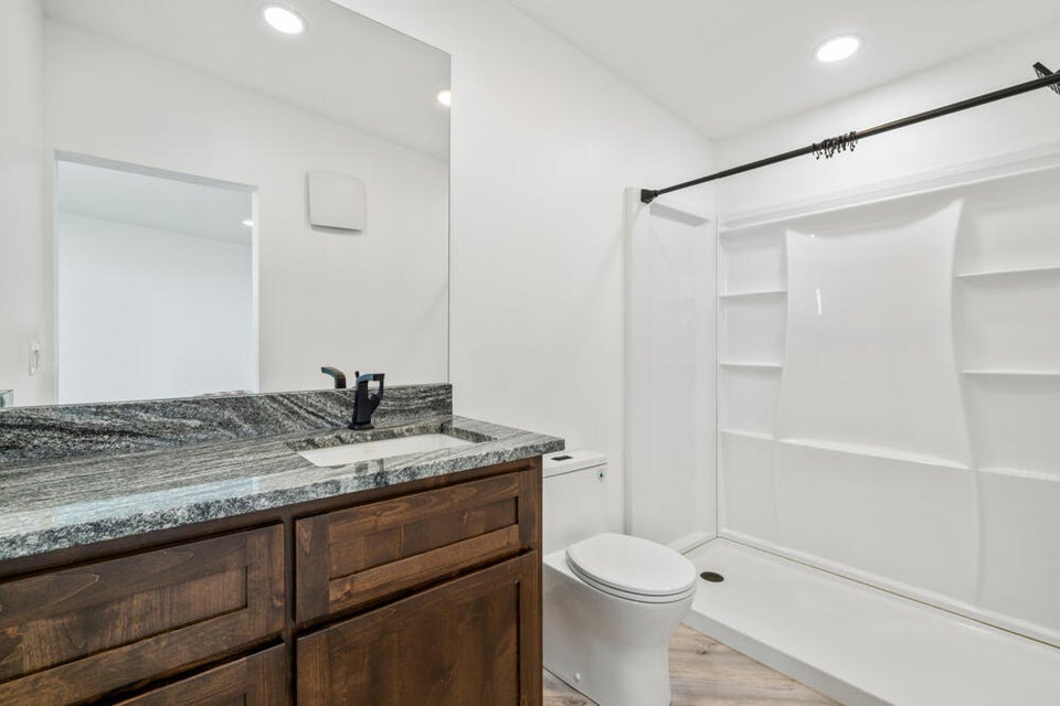 Klamath Falls, Oregon, 97603, United States, 3 Bedrooms Bedrooms, ,3 BathroomsBathrooms,Residential,For Sale,1878382