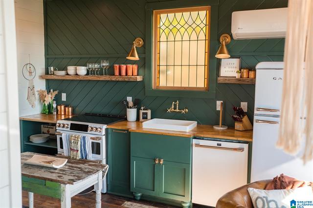 Clanton, Alabama, 35046, United States, 2 Bedrooms Bedrooms, ,1 BathroomBathrooms,Residential,For Sale,1980406