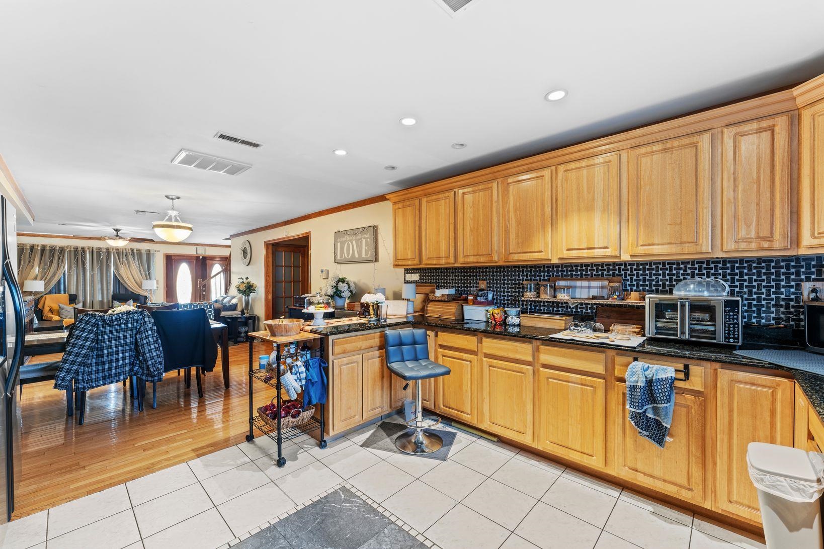 North Bergen, New Jersey, 07047, United States, 5 Bedrooms Bedrooms, ,5 BathroomsBathrooms,Residential,For Sale,2000699