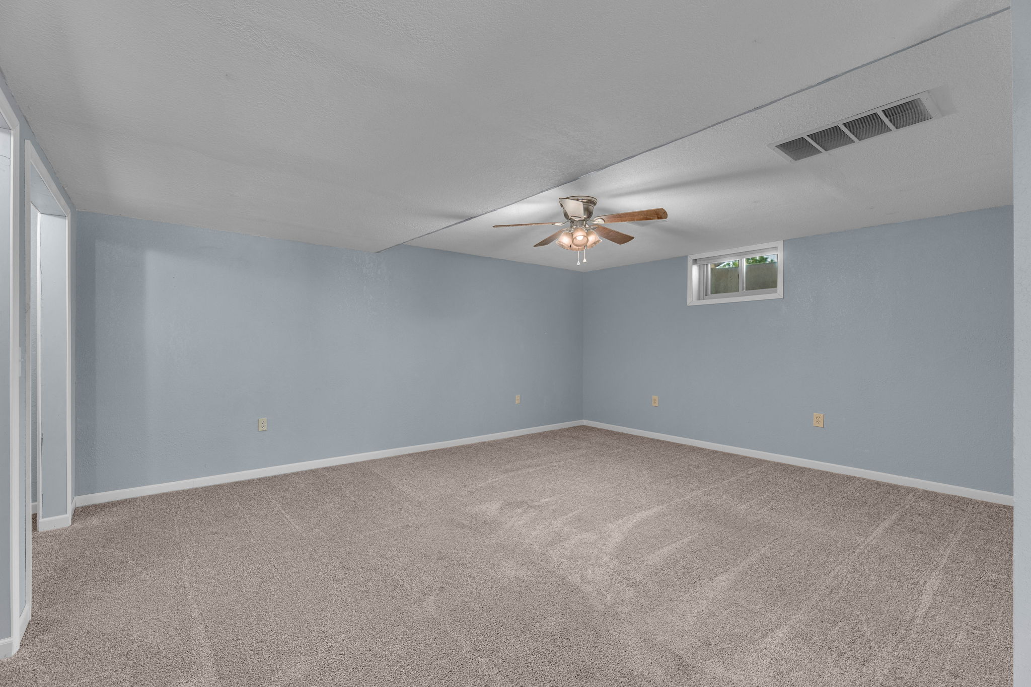 Topeka, Kansas, 66615, United States, 4 Bedrooms Bedrooms, ,8 BathroomsBathrooms,Residential,For Sale,1848877