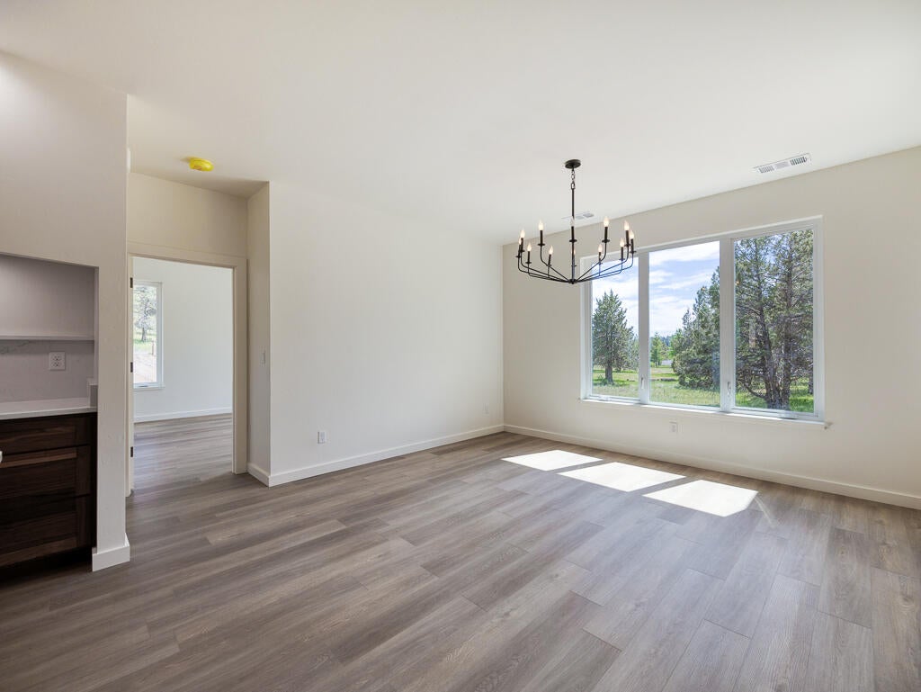 Klamath Falls, Oregon, 97601, United States, 3 Bedrooms Bedrooms, ,3 BathroomsBathrooms,Residential,For Sale,1991237