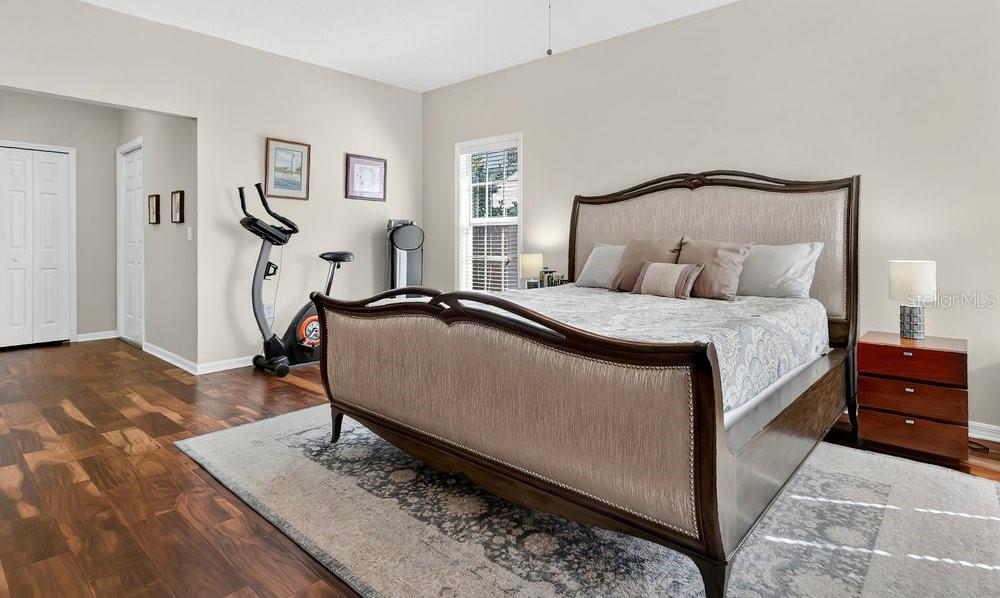 Orlando, Florida, 32804, United States, 4 Bedrooms Bedrooms, ,3 BathroomsBathrooms,Residential,For Sale,1991414