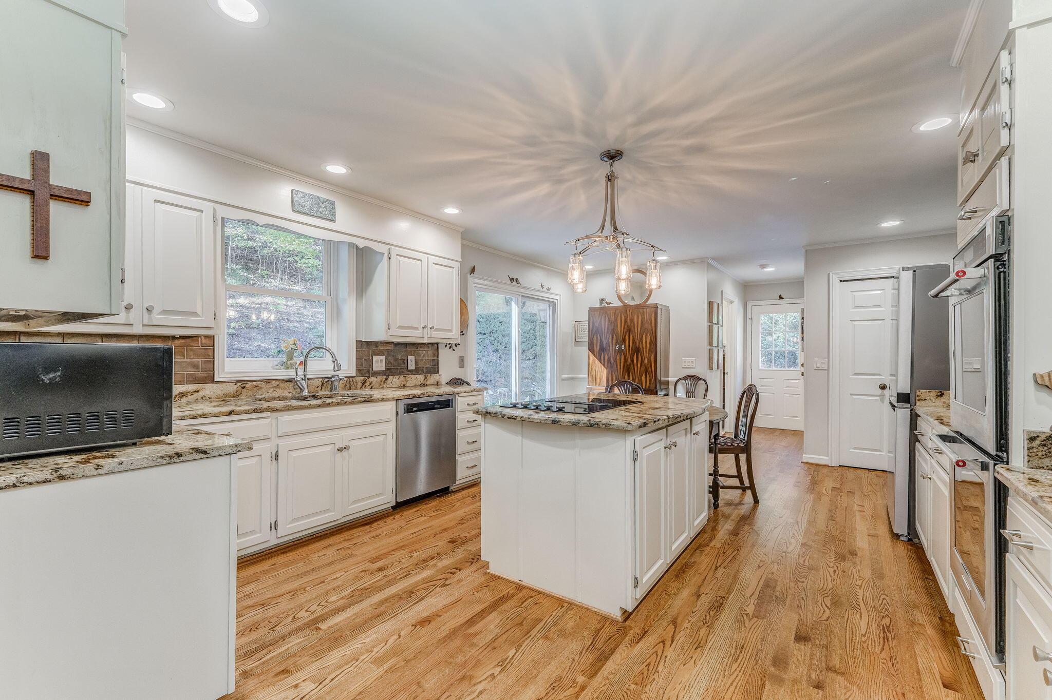 Dalton, Georgia, 30720, United States, 4 Bedrooms Bedrooms, ,4 BathroomsBathrooms,Residential,For Sale,1998245