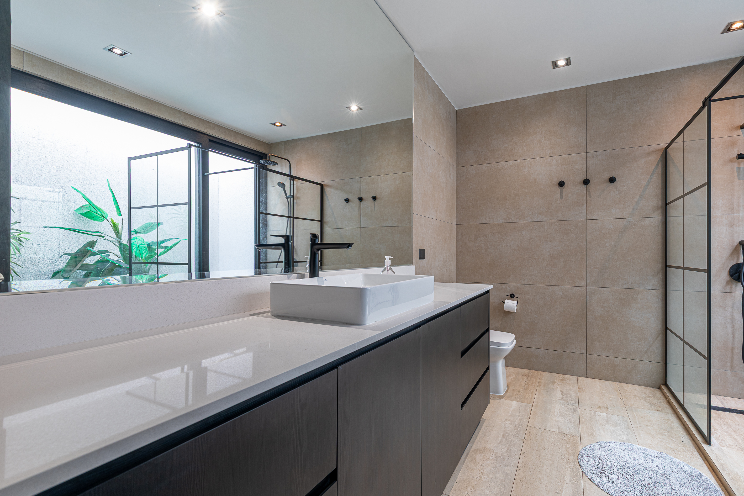  Modern 4-Bedroom Home in Las Brisas Gated Community - 物件實景