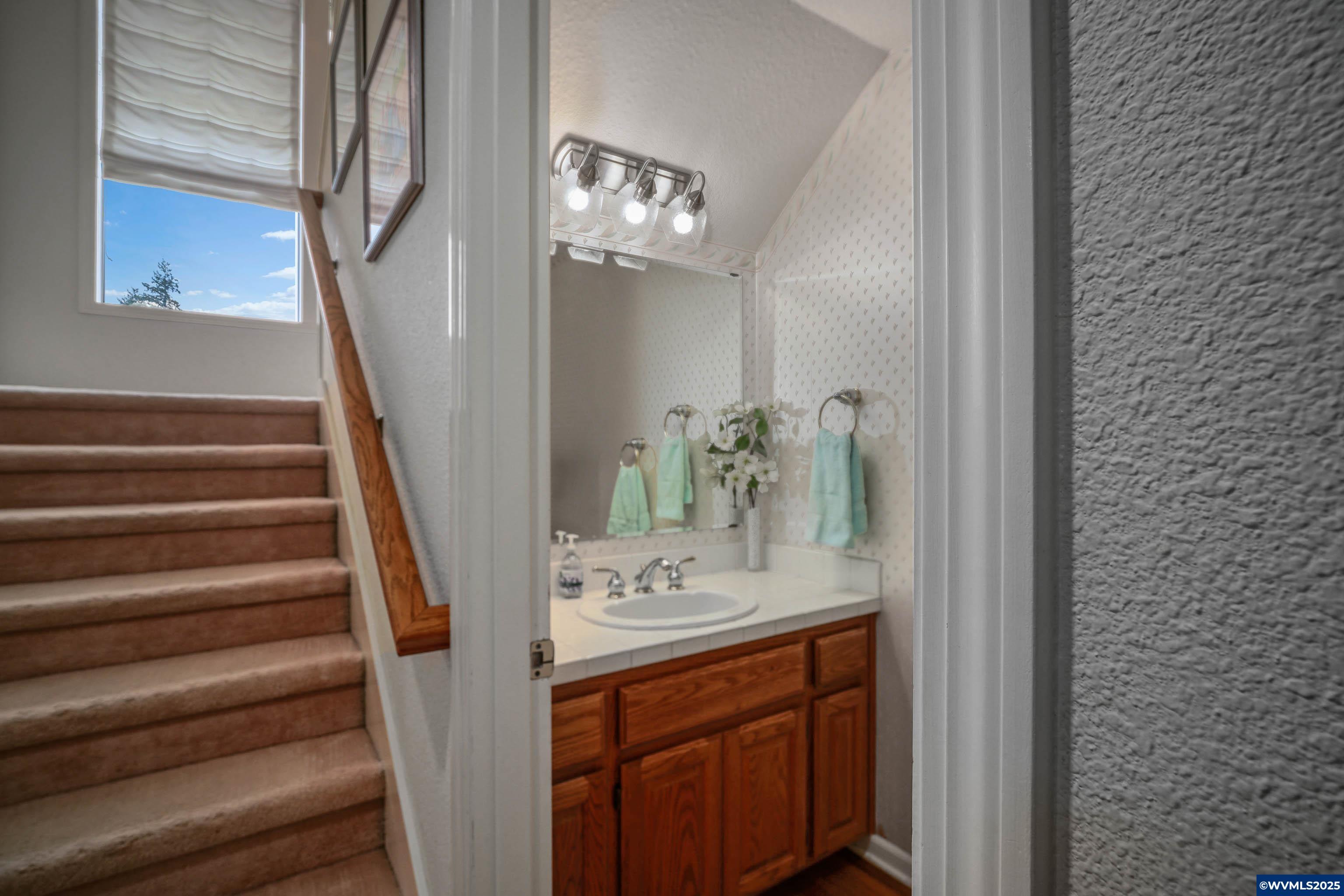 Salem, Oregon, 97302, United States, 5 Bedrooms Bedrooms, ,4 BathroomsBathrooms,Residential,For Sale,1906348