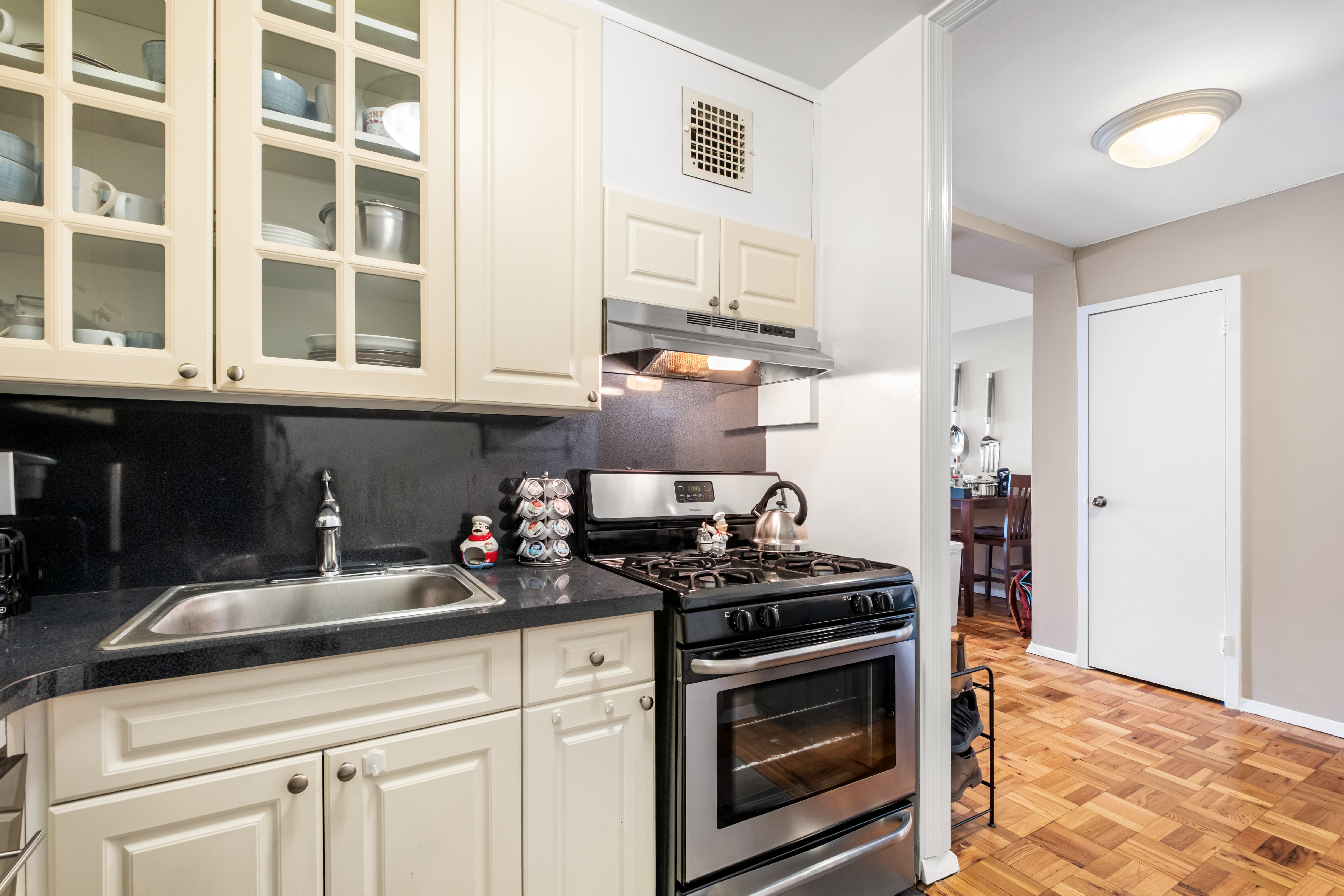  Located in the heart of White Plains. - 物件實景