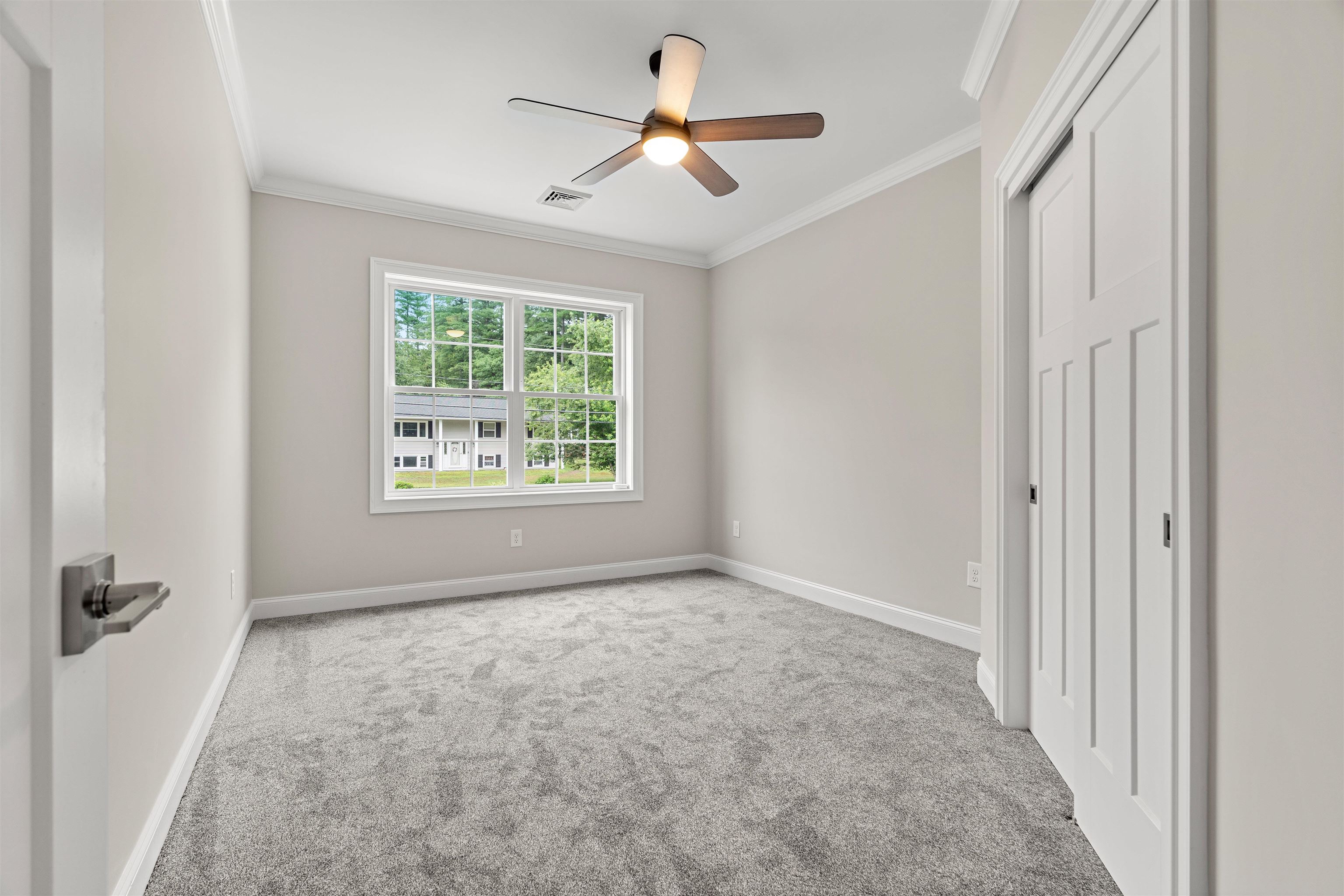 Hooksett, New Hampshire, 03106, United States, 4 Bedrooms Bedrooms, ,3 BathroomsBathrooms,Residential,For Sale,1895985