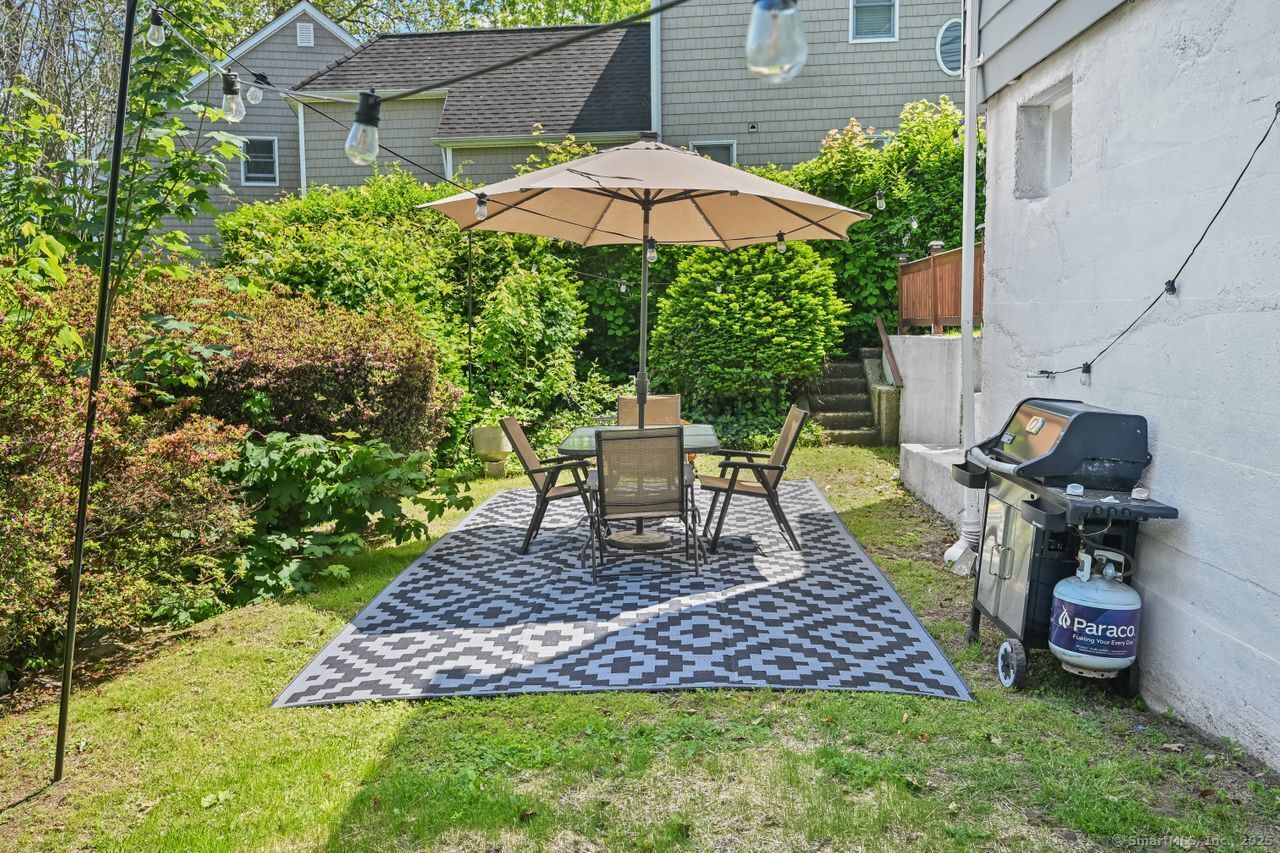 Stamford, Connecticut, 06902, United States, 3 Bedrooms Bedrooms, ,2 BathroomsBathrooms,Residential,For Sale,1837924