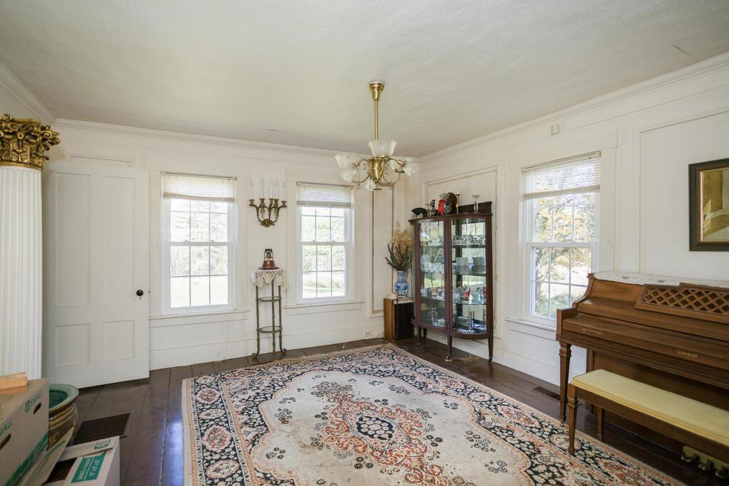 Farmington, Maine, 04938, United States, 5 Bedrooms Bedrooms, ,3 BathroomsBathrooms,Residential,For Sale,1960728