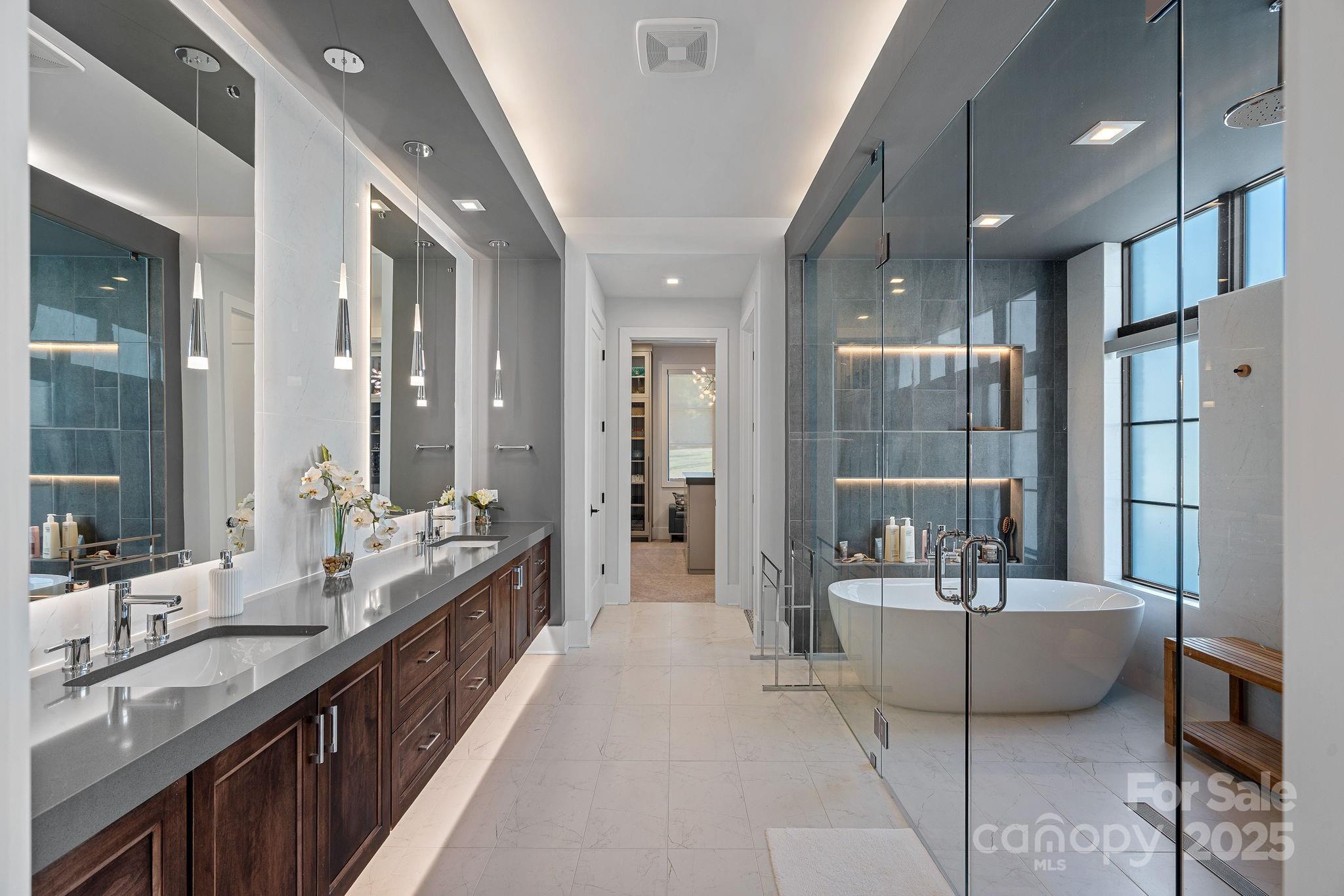 Davidson, North Carolina, 28036, United States, 5 Bedrooms Bedrooms, ,7 BathroomsBathrooms,Residential,For Sale,1989460