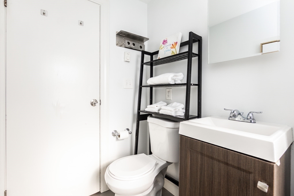 Peabody, Massachusetts, 01960, United States, 4 Bedrooms Bedrooms, ,3 BathroomsBathrooms,Residential,For Sale,1995158