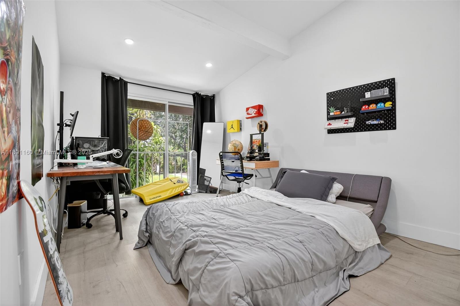 Miami, Florida, 33180, United States, 3 Bedrooms Bedrooms, ,3 BathroomsBathrooms,Residential,For Sale,1961045