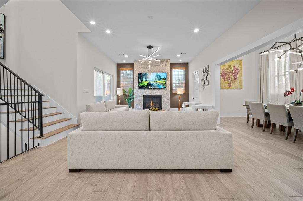 Houston, Texas, 77007, United States, 3 Bedrooms Bedrooms, ,4 BathroomsBathrooms,Residential,For Sale,1723446