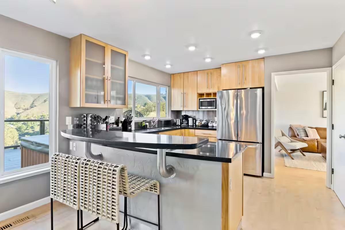 Pacifica, California, 94044, United States, 4 Bedrooms Bedrooms, ,4 BathroomsBathrooms,Residential,For Sale,1988181