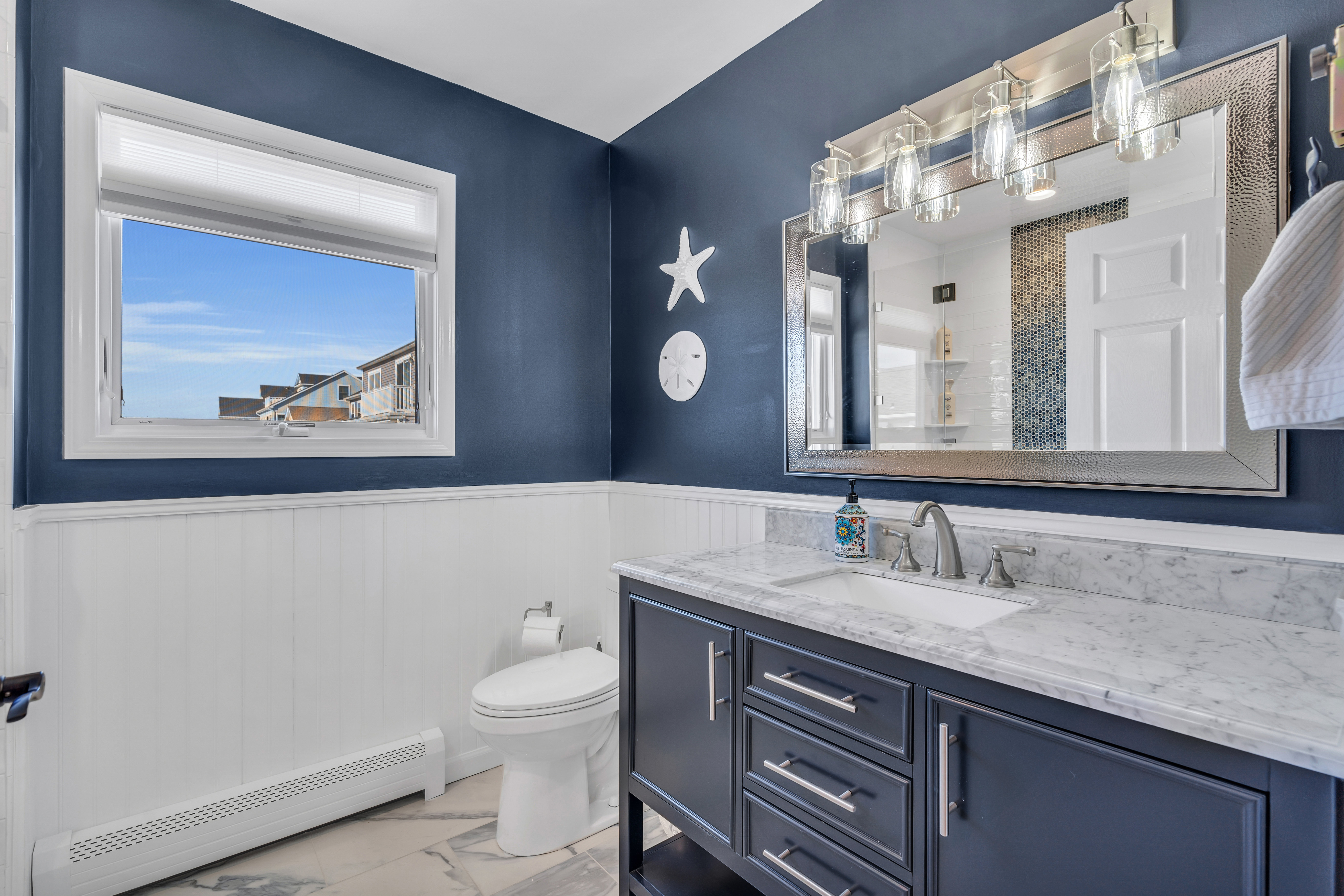  Waterfront Custom Shore Colonial in Silver Beach - 物件實景