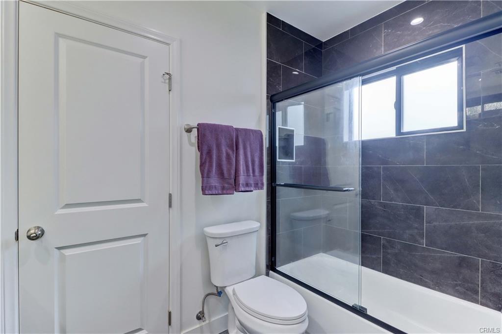 Los ANgeles, California, 90004, United States, 5 Bedrooms Bedrooms, ,2 BathroomsBathrooms,Residential,For Sale,1756474
