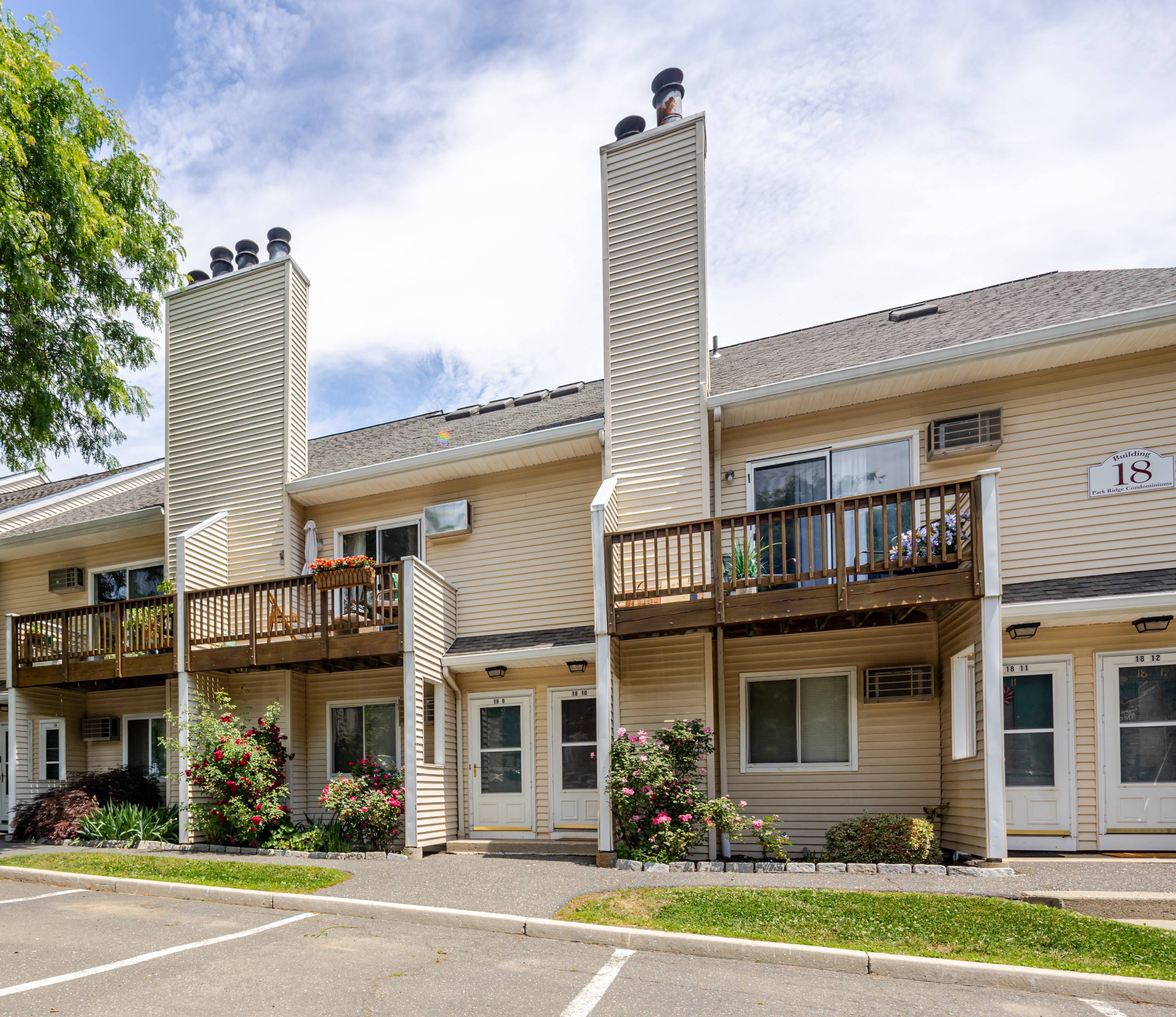  Upper Level Two-Story Townhouse - 物件實景