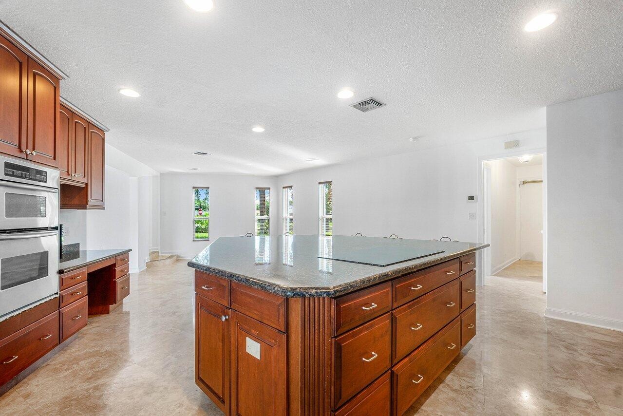 Atlantis, Florida, 33462, United States, 3 Bedrooms Bedrooms, ,3 BathroomsBathrooms,Residential,For Sale,1980286