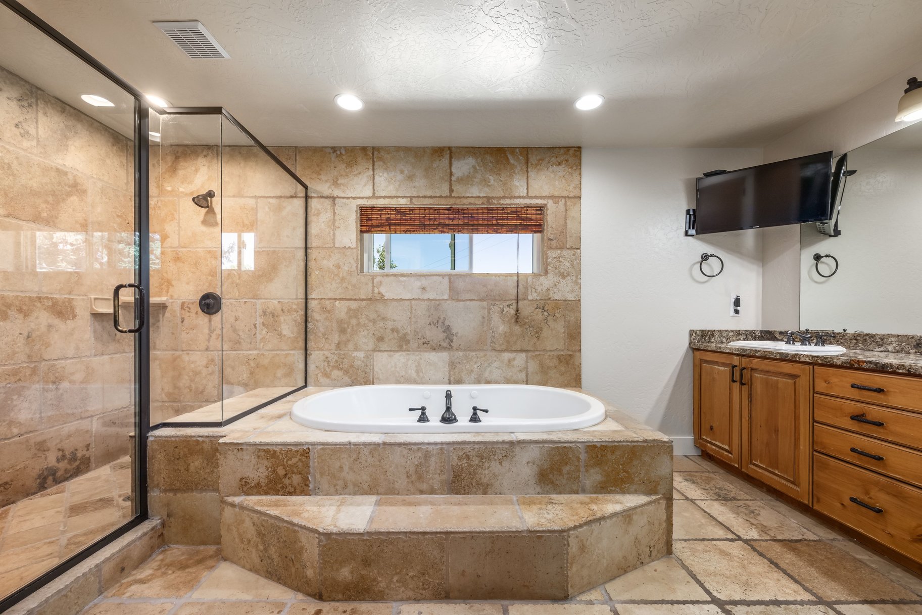  East Millcreek Living with New Saltwater Pool & Entertaining Spaces - 物件實景