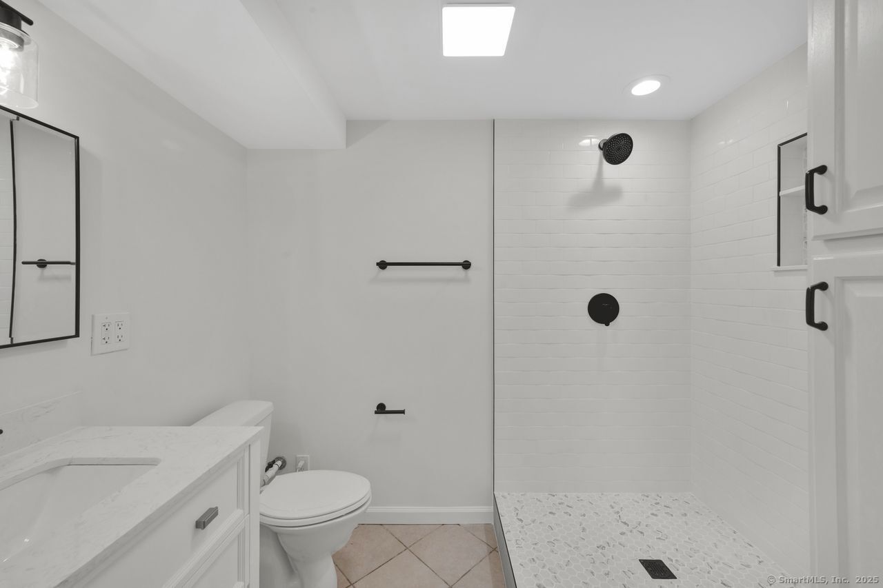 Milford, Connecticut, 06461, United States, 4 Bedrooms Bedrooms, ,3 BathroomsBathrooms,Residential,For Sale,1932741