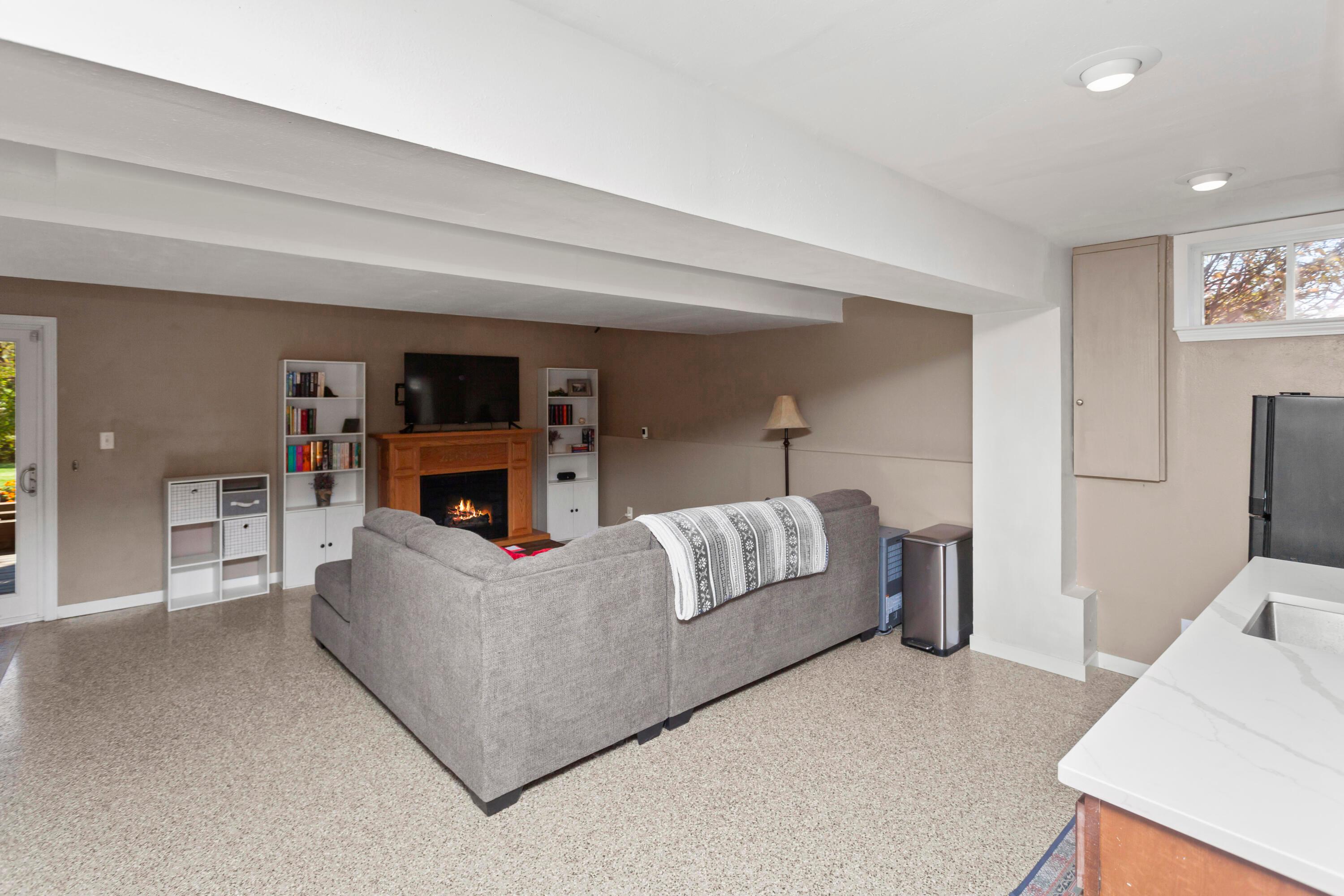 Ankeny, Iowa, 50021, United States, 5 Bedrooms Bedrooms, ,4 BathroomsBathrooms,Residential,For Sale,1980826