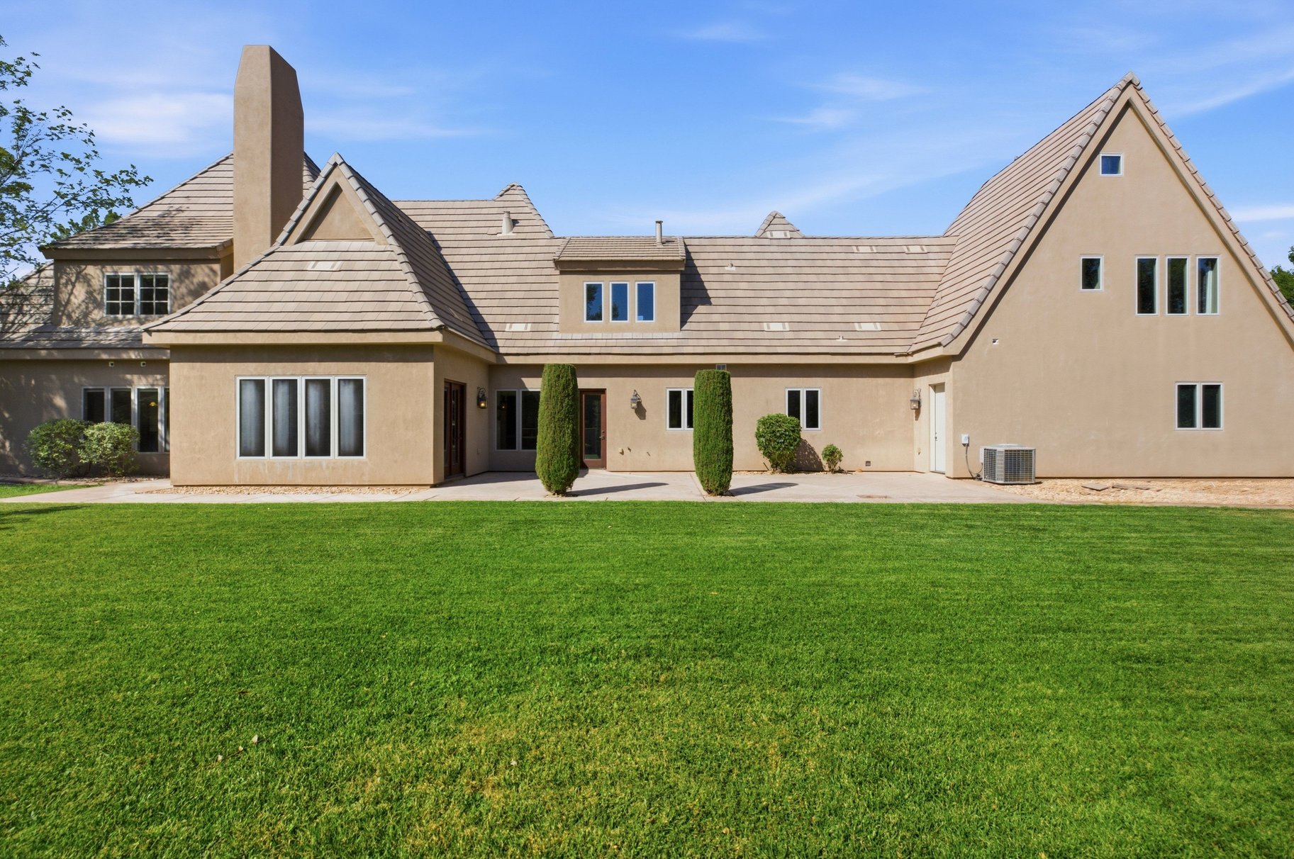  French Country Estate, Tucked Within an Exclusive Luxury Gated Community - 物件實景