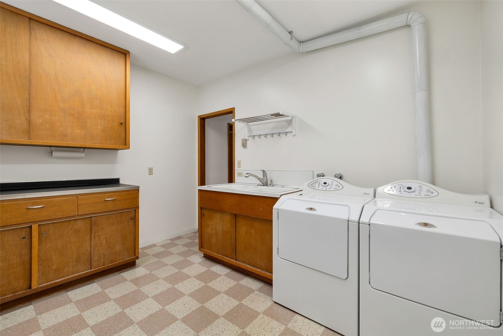 Seattle, Washington, 98125, United States, 4 Bedrooms Bedrooms, ,1 BathroomBathrooms,Residential,For Sale,1977932