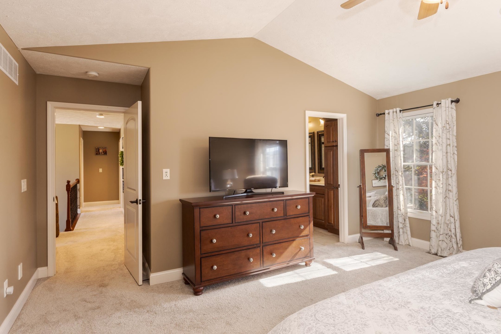 Bloomington, Illinois, 61704, United States, 4 Bedrooms Bedrooms, ,4 BathroomsBathrooms,Residential,For Sale,1996227