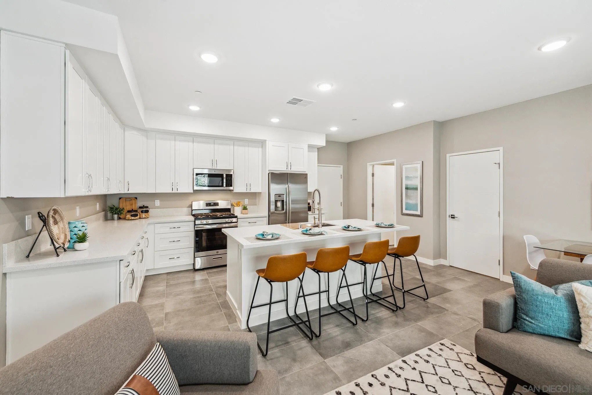 Vista, California, 92084, United States, 90 Bedrooms Bedrooms, ,112 BathroomsBathrooms,Residential,For Sale,1902308