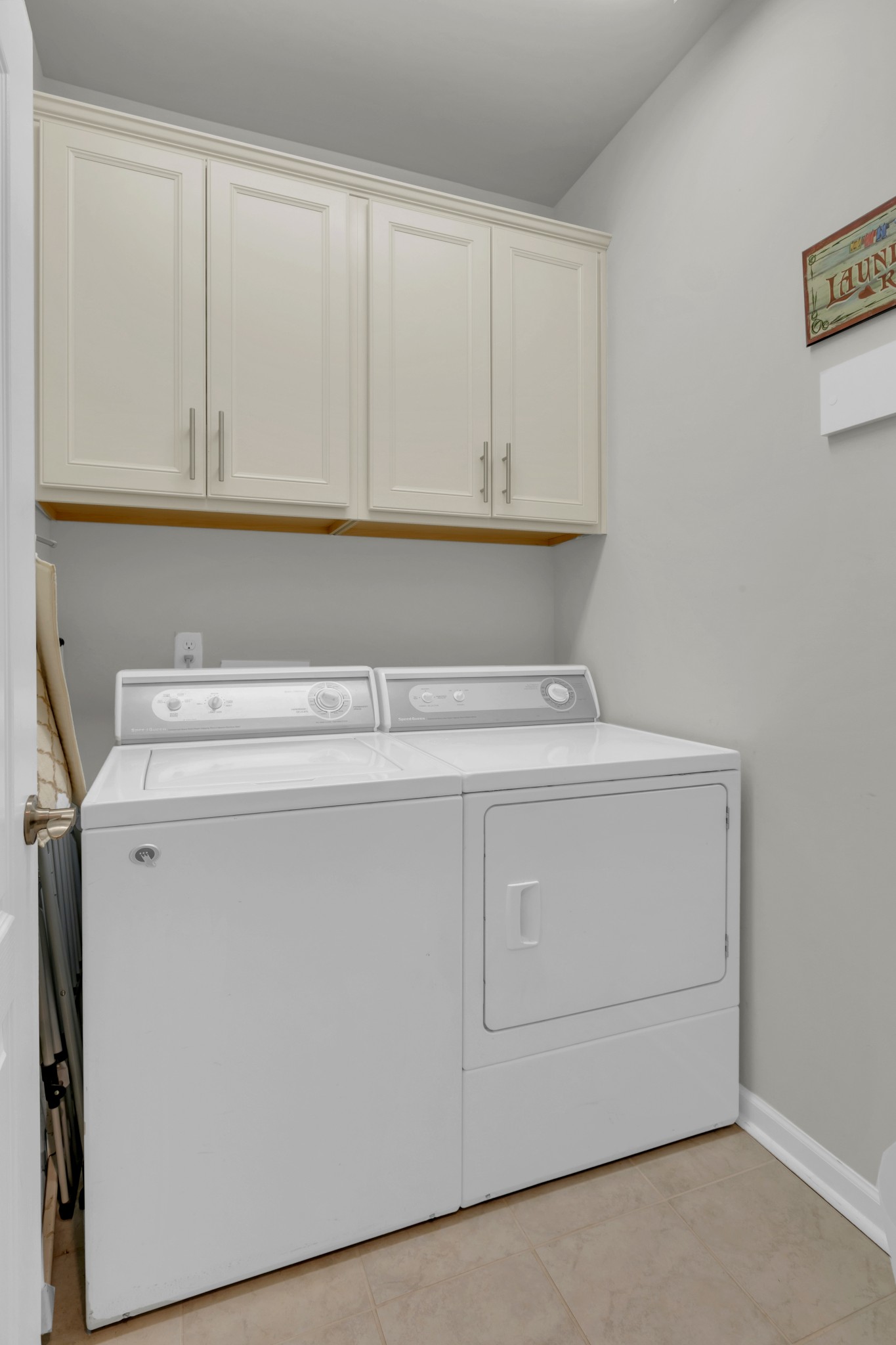Spring Hill, Tennessee, 37174, United States, 3 Bedrooms Bedrooms, ,2 BathroomsBathrooms,Residential,For Sale,1821005