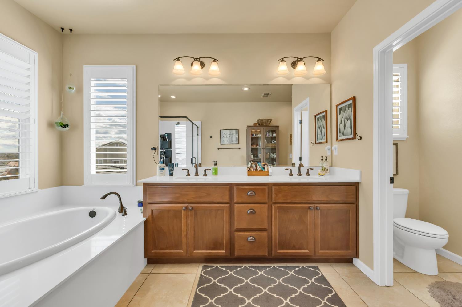 Rocklin, California, 95765, United States, 4 Bedrooms Bedrooms, ,3 BathroomsBathrooms,Residential,For Sale,1914175