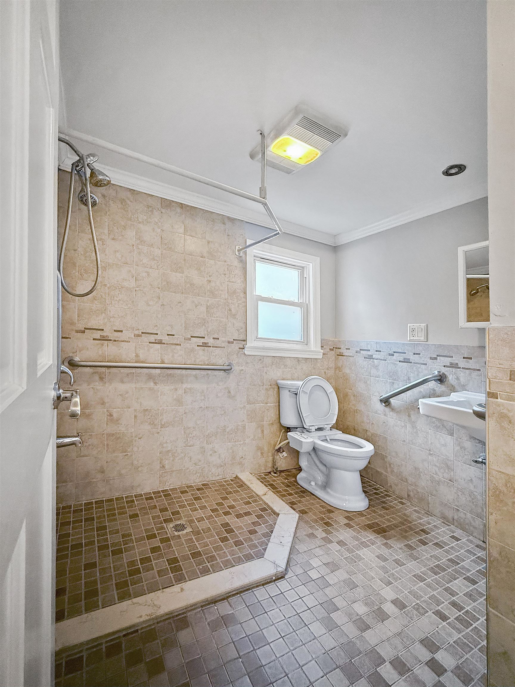 Jersey City, New Jersey, 07304, United States, 3 Bedrooms Bedrooms, ,2 BathroomsBathrooms,Residential,For Sale,1916794