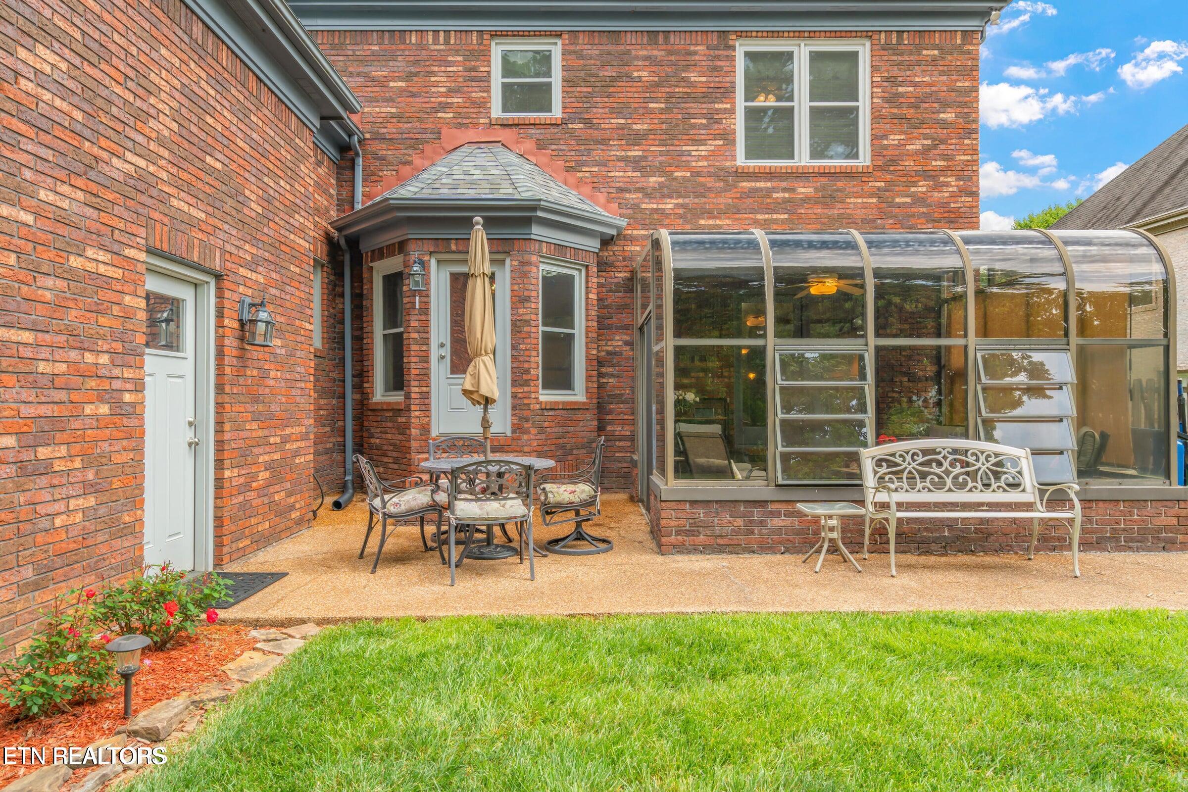 Kingston, Tennessee, 37763, United States, 3 Bedrooms Bedrooms, ,3 BathroomsBathrooms,Residential,For Sale,1897842