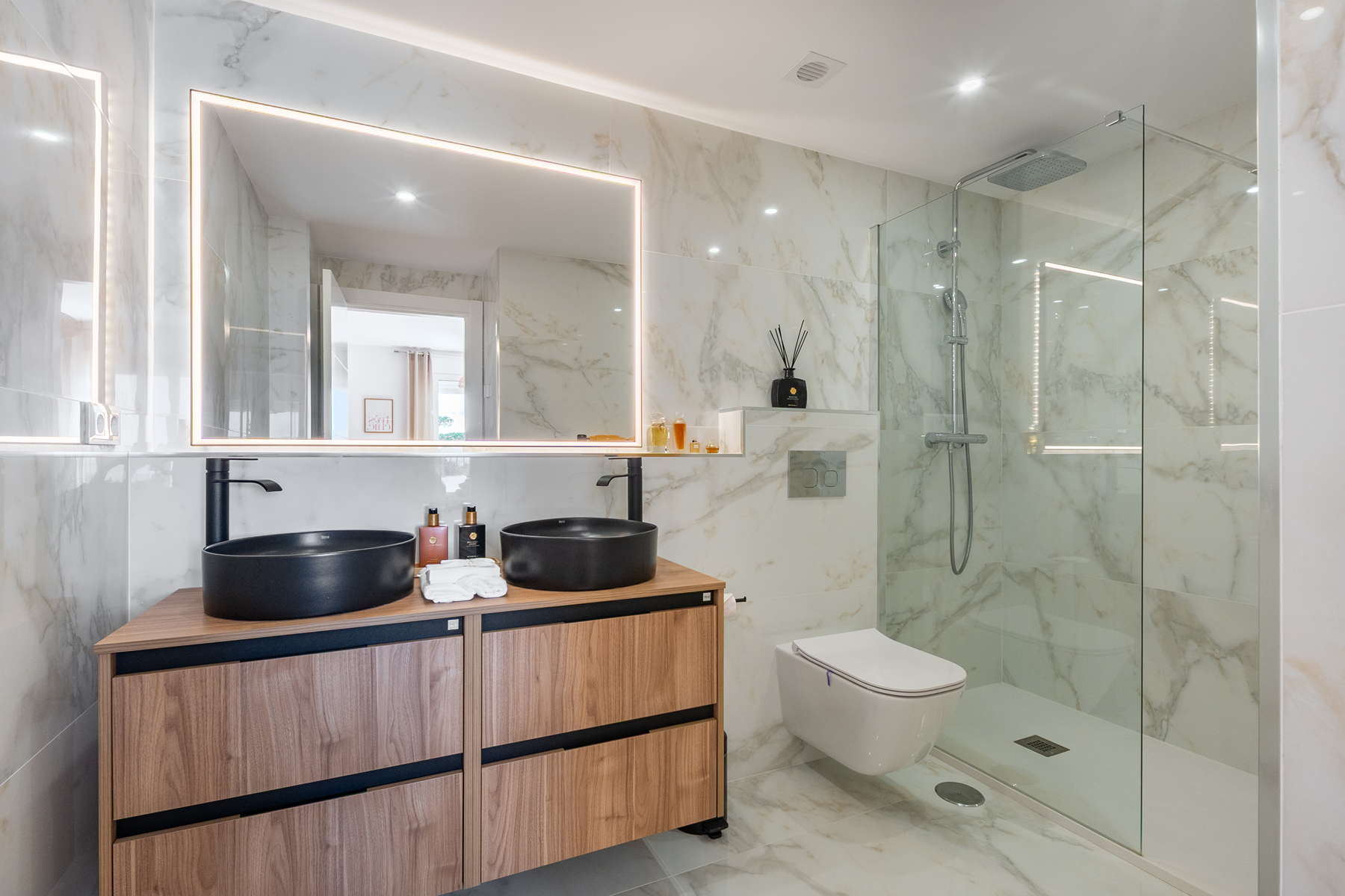  Renovated sea-view penthouse with expansive terrace in La Mairena, Marbella East - 物件實景